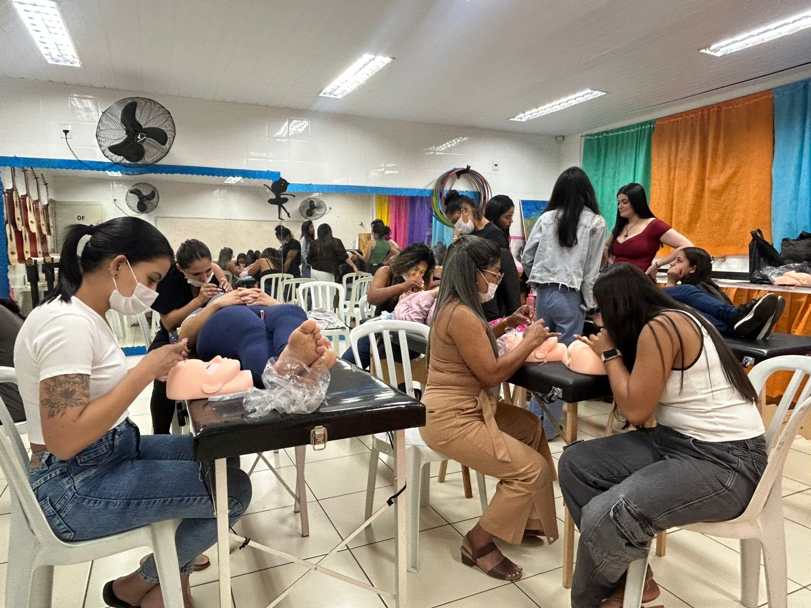  Curso gratuito de Extensão de Cílios desenvolve técnicas profissionais no CCPL Abade Gonzaga dos Santos 