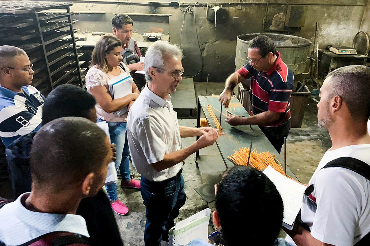 Alunos do curso de Auxiliar de Técnico em Segurança do Trabalho realizaram visita a uma empresa de fundição