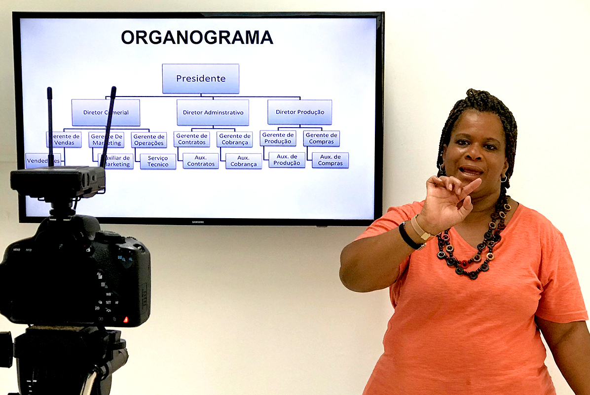 Professora Angela Fonseca gravou novas videoaulas para os cursos de Assistente Administrativo e Auxiliar Contábil / RH