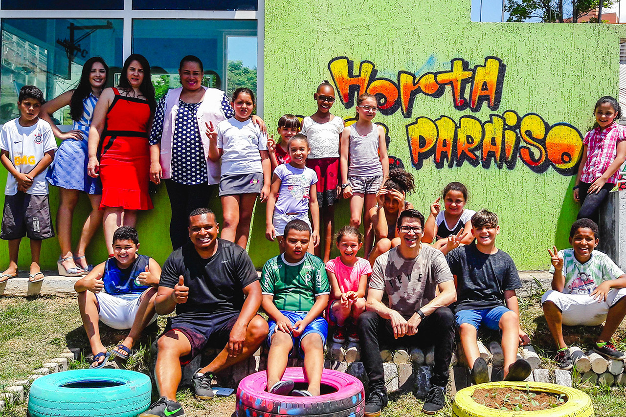 Alunos do CCPL Jardim Paraíso criaram uma horta na parte externa da unidade