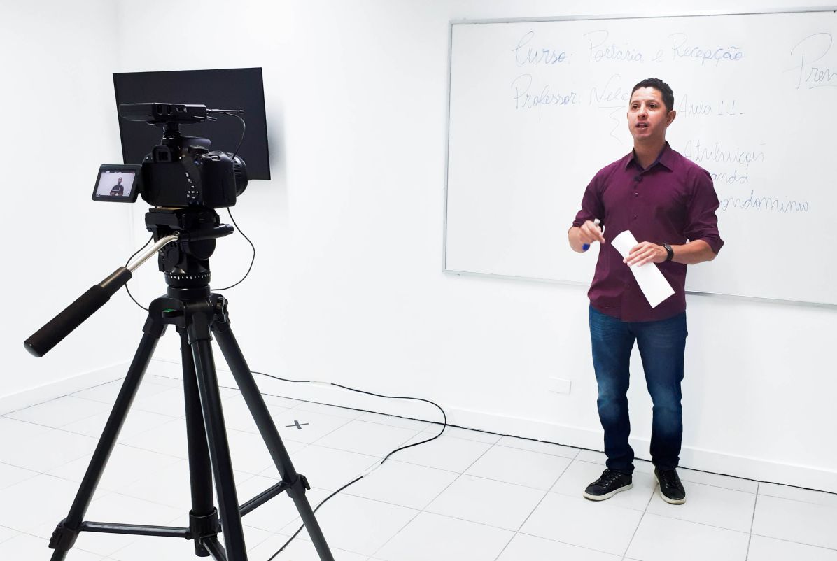 O curso de Portaria e Recepção está com inscrições abertas para as modalidades de estudo online e híbrida