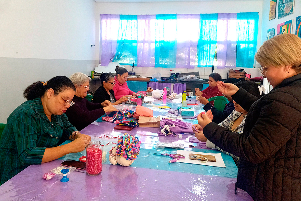 Além do potencial para gerar renda, o curso de artesanato dos Centros de Capacitação Profissional e Lazer de Barueri também promove uma mente mais ativa e engajada