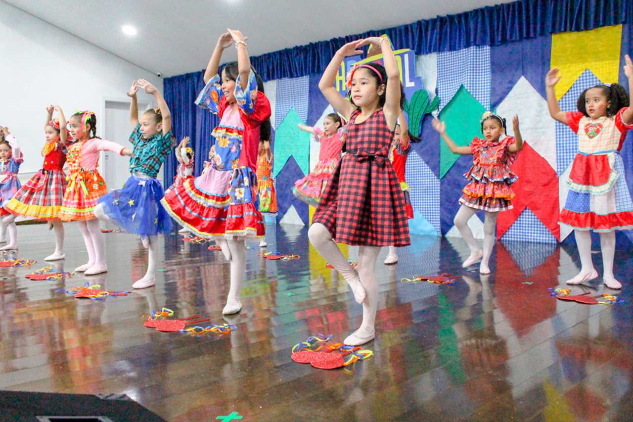 Arraial do CCPL Gabriela de Freitas contou com apresentações dos alunos dos cursos culturais