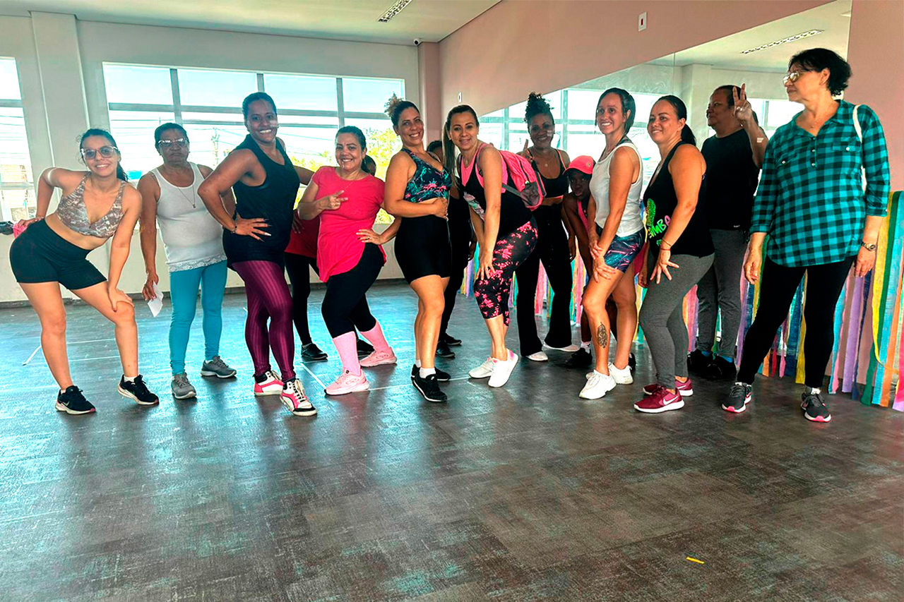 As aulas de zumba no CCPL Maria Evangelista são uma ótima opção para você cuidar da saúde física e mental