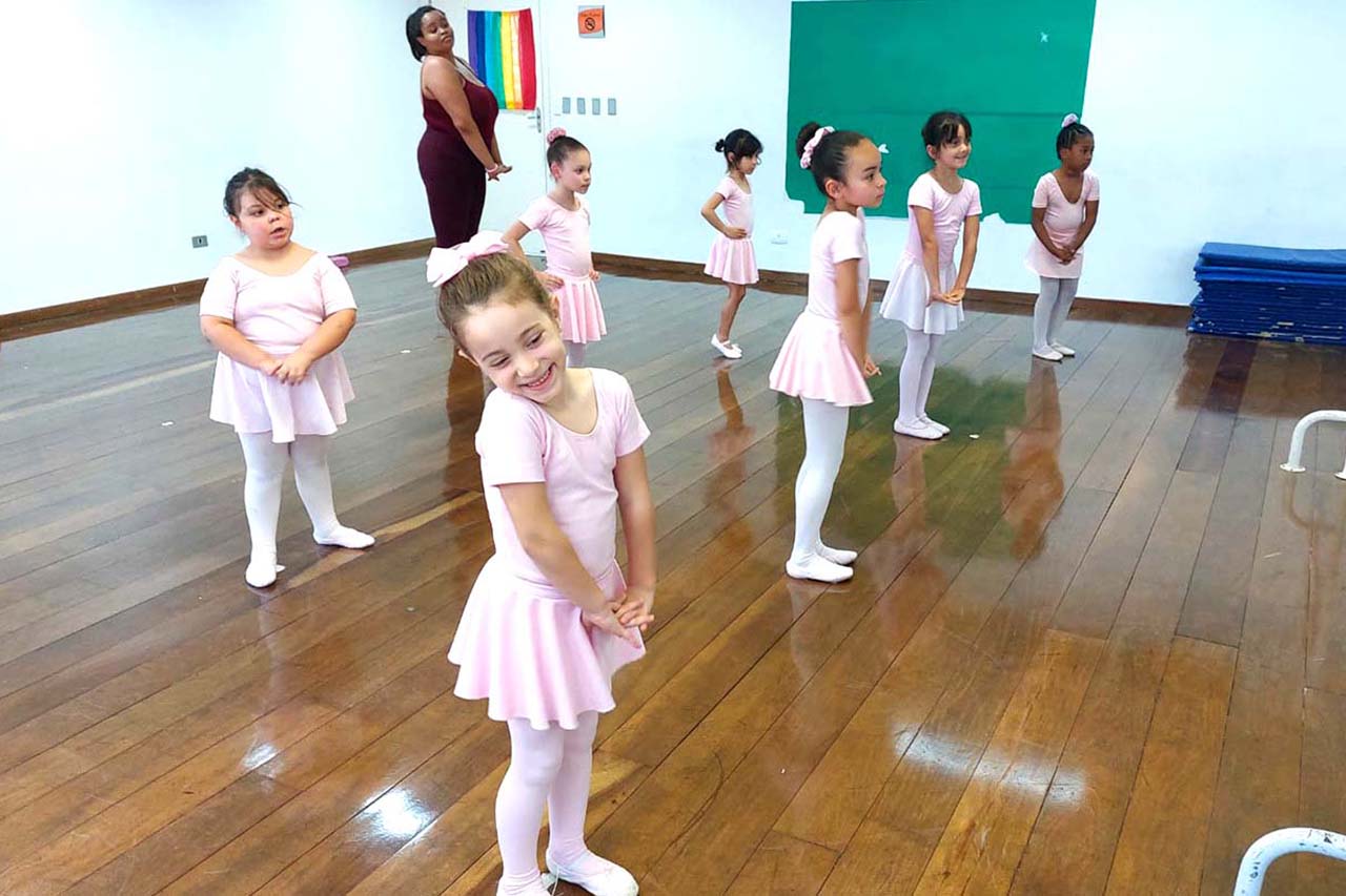 Aulas de Ballet do Centro de Capacitação Profissional e Lazer – CCPL Gabriela de Freitas promove benefícios cognitivos e emocionais