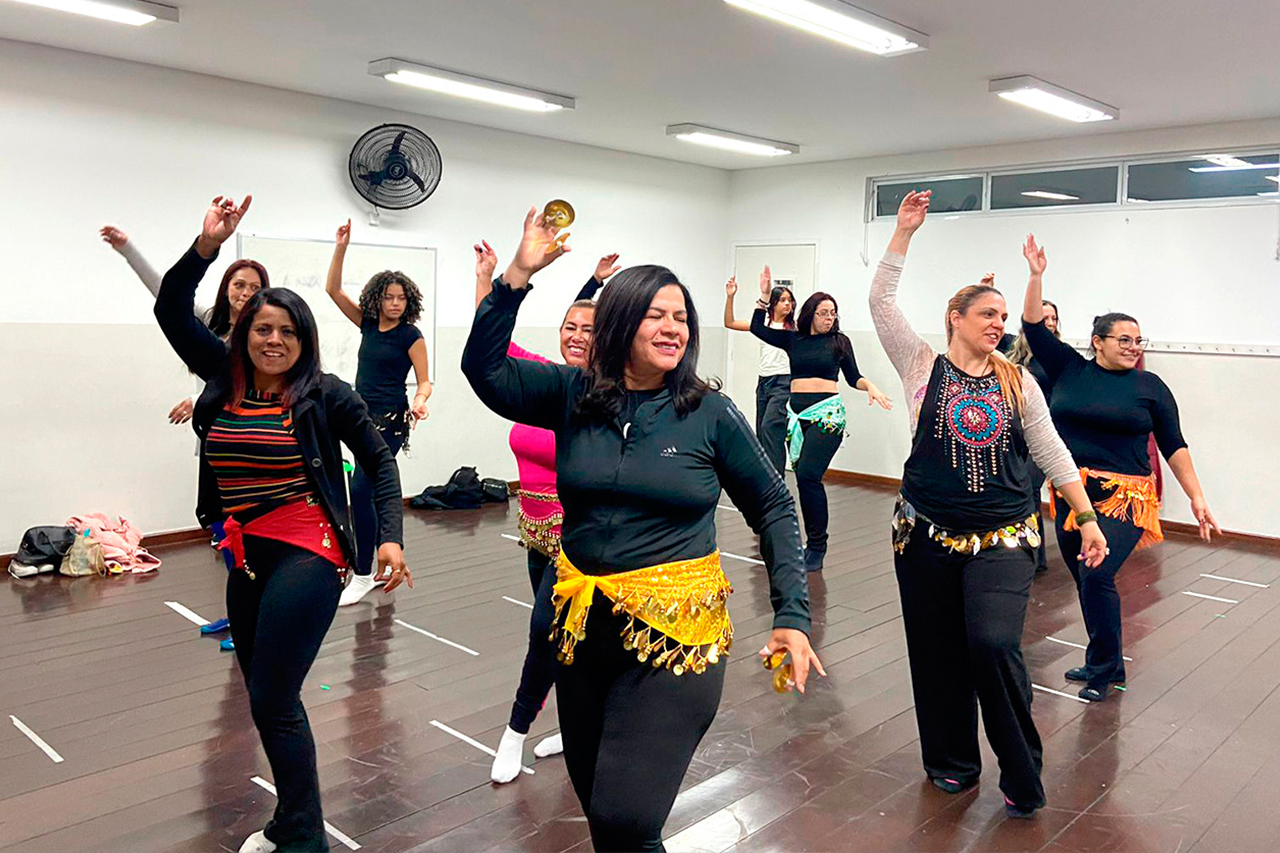 Aulas de Dança do Ventre do CCPL João Ricardo Pelúcio Rosa trabalham a autoestima e autoconfiança feminina