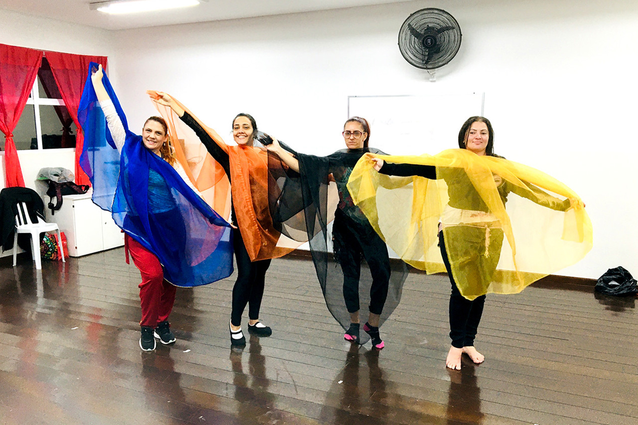 Aulas de Dança do Ventre do Centro de Capacitação Profissional e Lazer – CCPL João Ricardo Pelúcio Rosa trabalham a autoestima feminina
