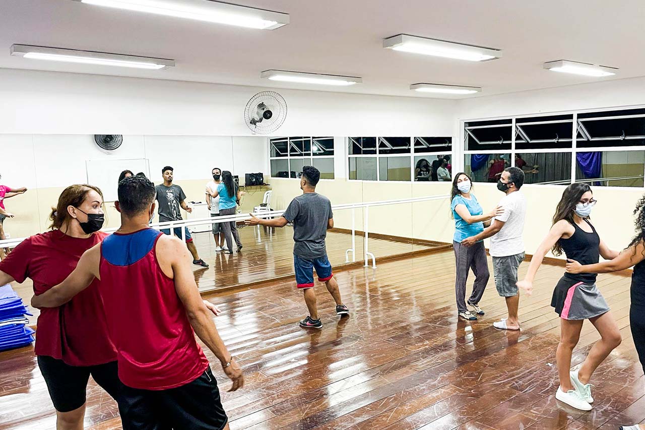 Centros de Capacitação Profissional e Lazer de Barueri promovem aulas de Dança de Salão, com foco em Ritmo Sertanejo 