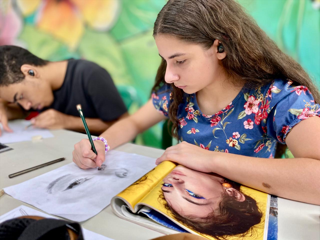 Curso de grafite no CCPL Ésio Augusto de Souza desenvolve talento e criatividade dos alunos 