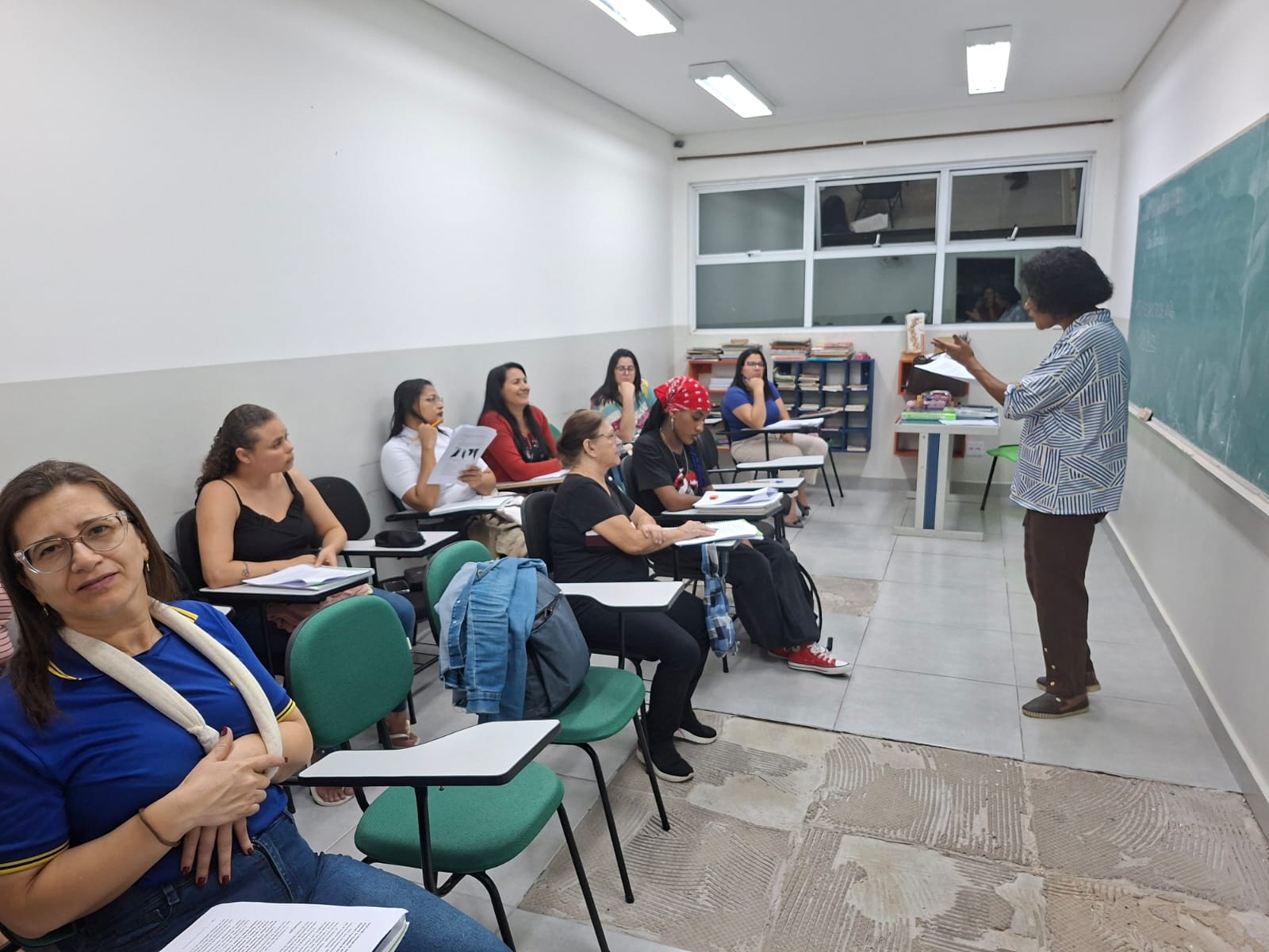Curso gratuito de Cuidador de Idosos prepara alunos para uma atuação mais segura e humanizada