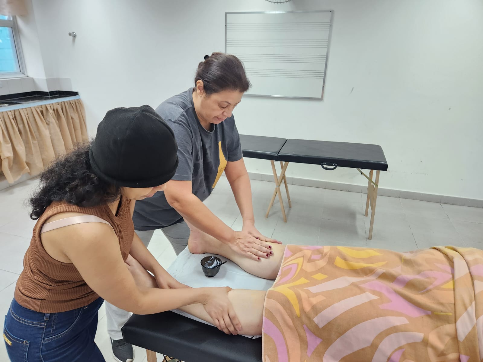 Curso gratuito de Massoterapia capacita novos profissionais nos CCPLs de Barueri
