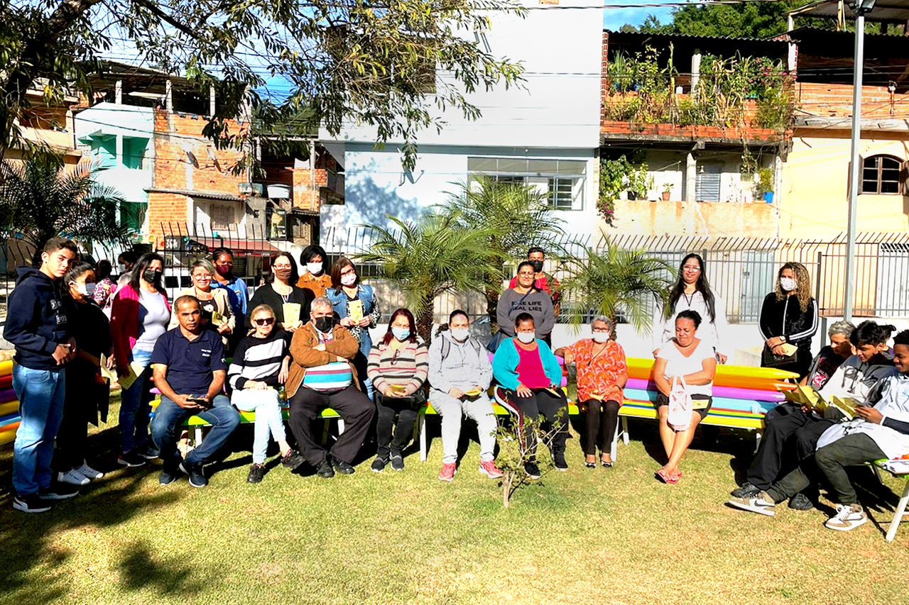 Equipe Psicossocial do CCPL Barueri realizou palestra sobre a campanha ʻJulho Amareloʼ no jardim do CCPL Jaraguá Mirim