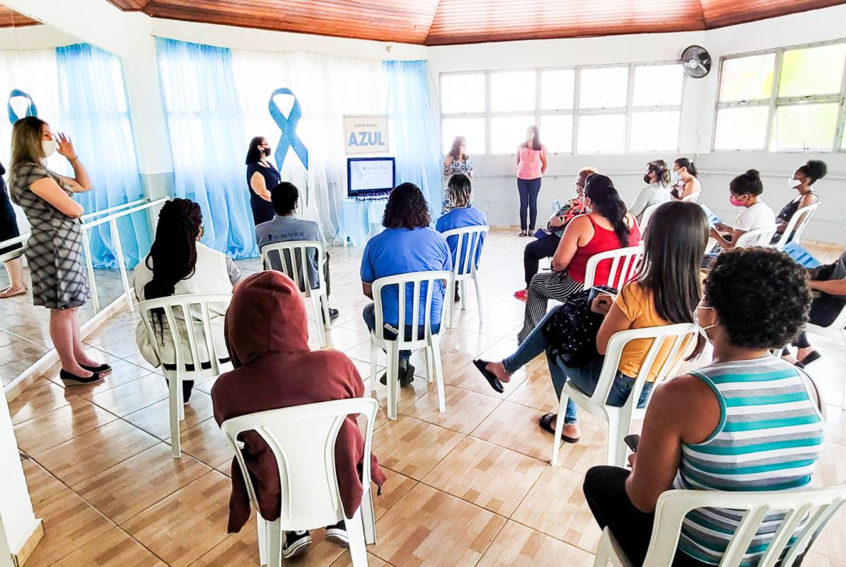 Equipe Psicossocial do CCPL realizou palestra sobre a campanha ‘Novembro Azul’ na unidade do Parque Imperial