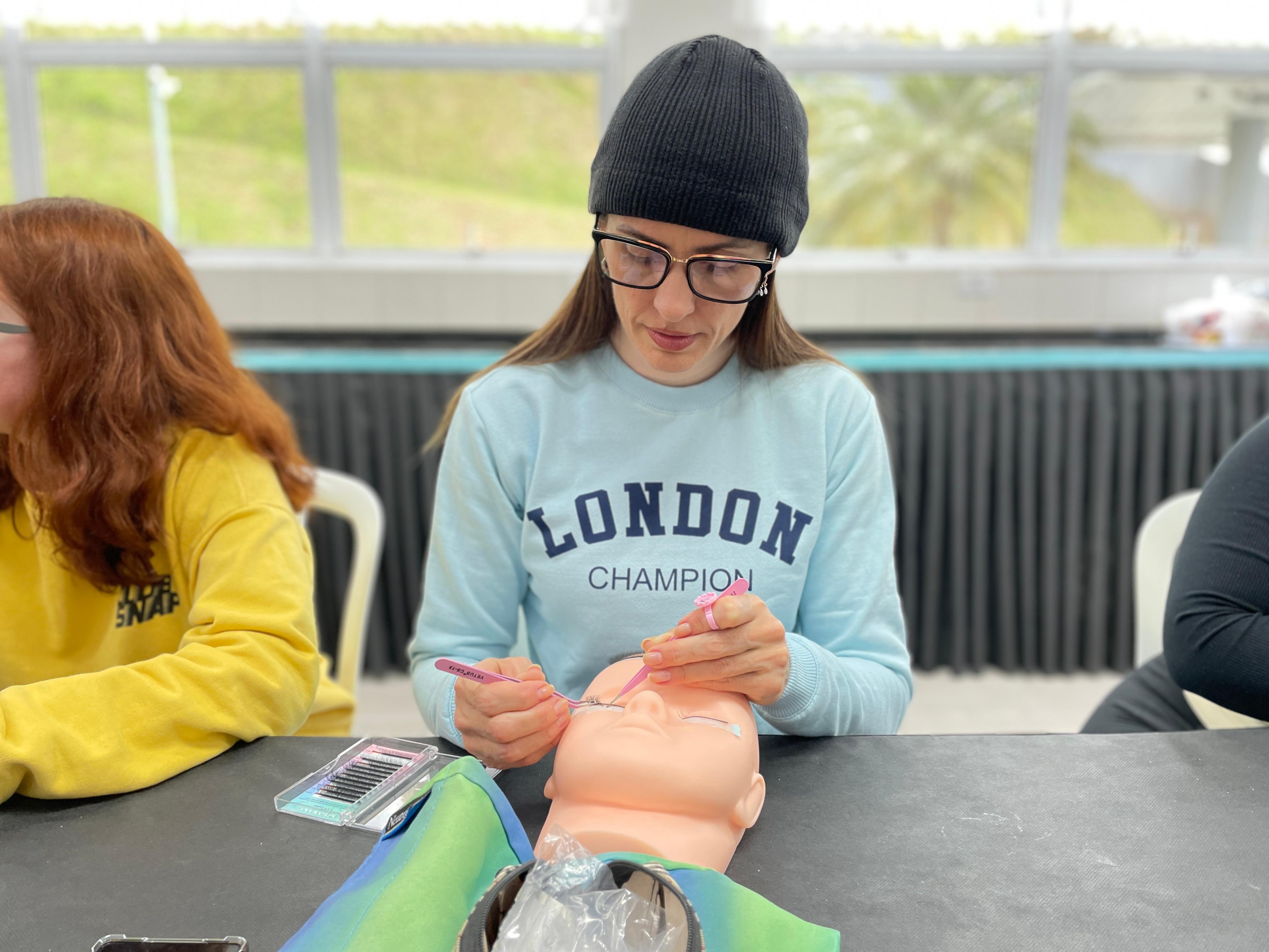 Extensão de Cílios: CCPL Gabriela de Freitas dá início a nova turma gratuita do curso de Extensão de Cílios 