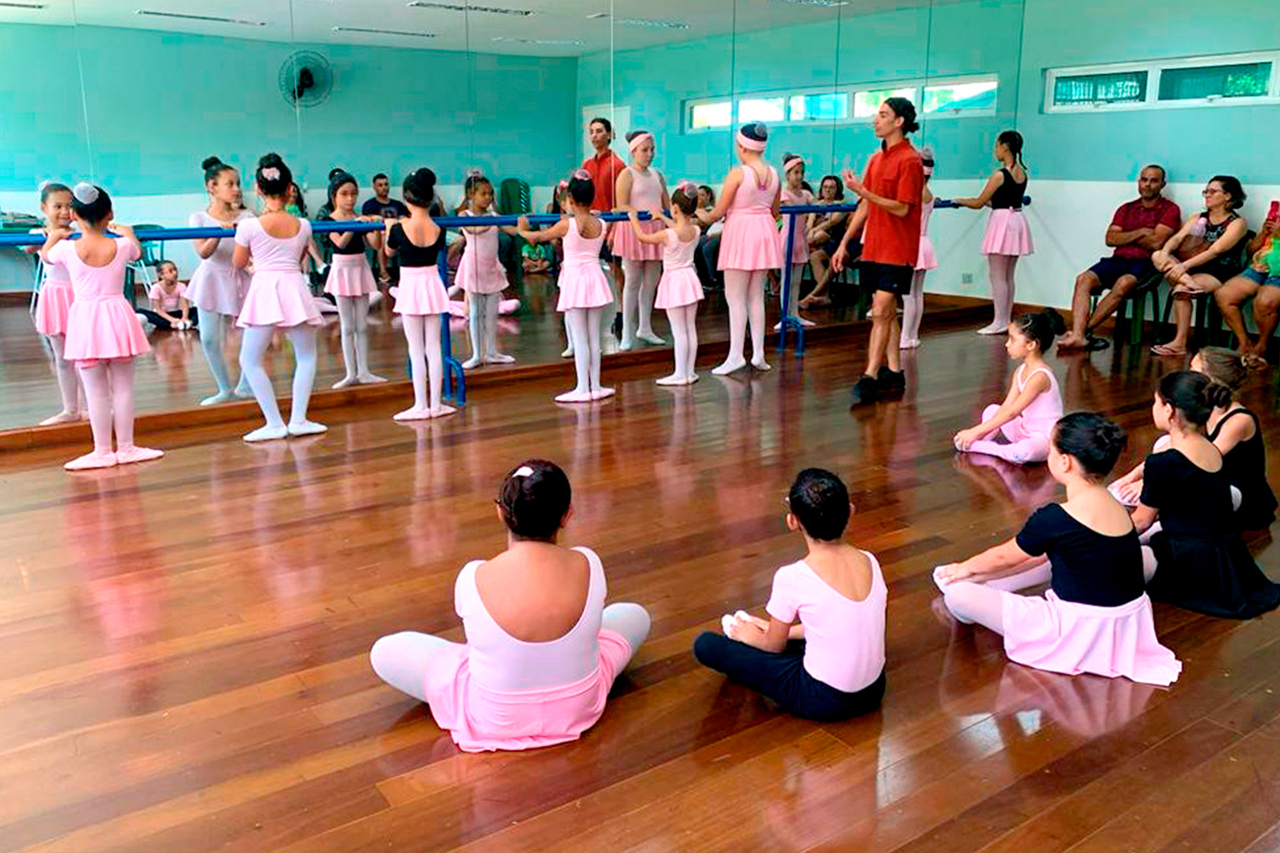 Mostra de Dança: alunas do ballet no CCPL Ésio Augusto de Souza encantaram o público durante apresentações especiais