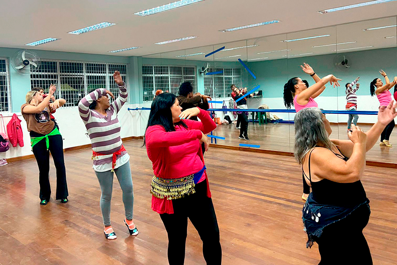 No CCPL Ésio Augusto de Souza você explora a arte da Dança do Ventre