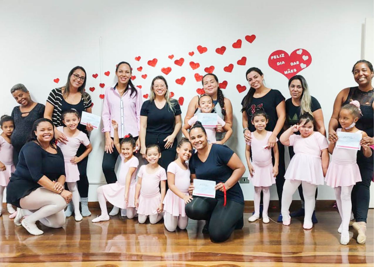 Turmas de Ballet do CCPL Jardim Paraíso celebraram o ‘Dia da Mães’ de forma muito especial