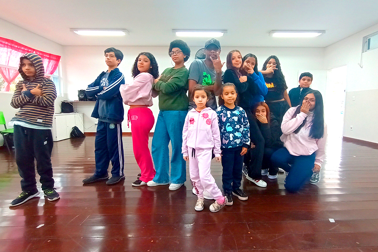 Workshop de Street Dance: alunos do CCPL João Ricardo Pelúcio Rosa aprendem passos de dança cheios de estilo
