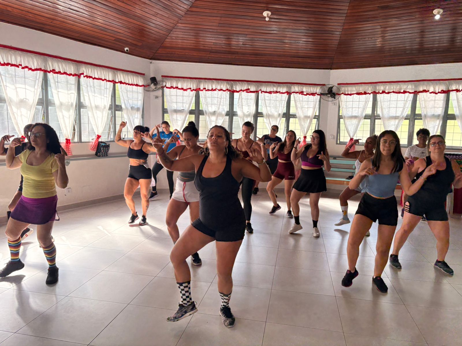 Zumba no CCPL Hercília da Silva Barbosa combina dança e atividade física em Barueri 