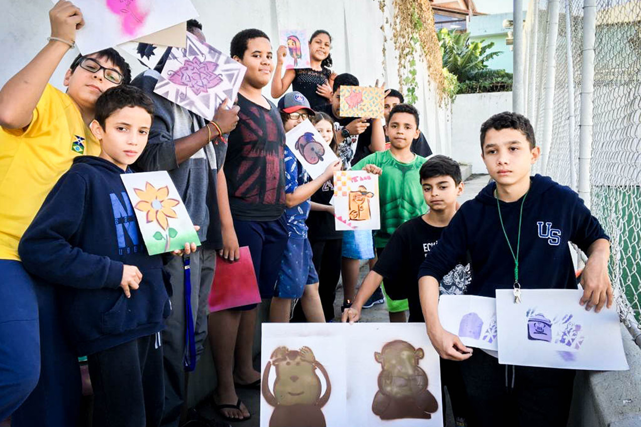 Alunos do curso de grafite pintaram artes para homenagear suas mães