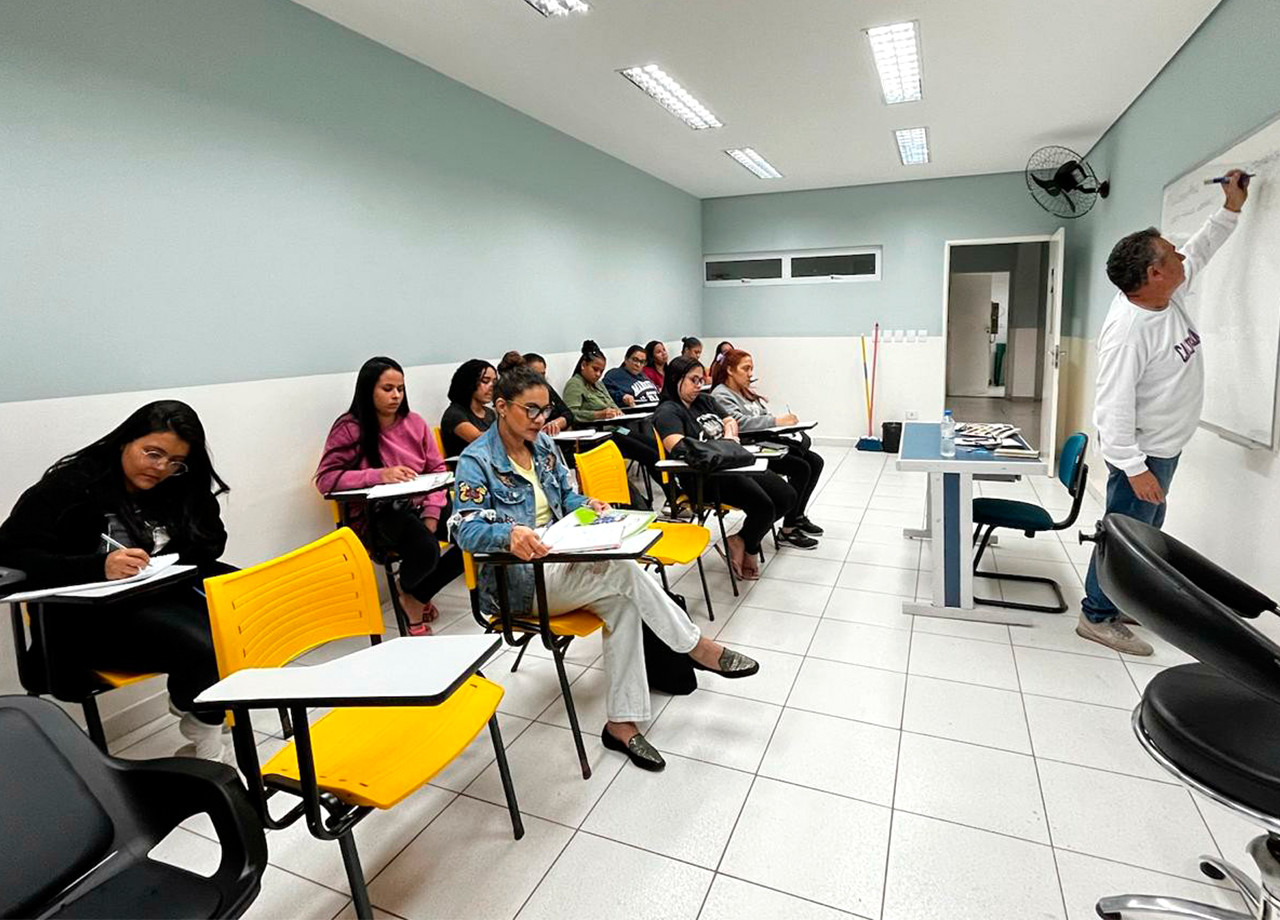 Curso de Auxiliar de Cabeleireiro -6